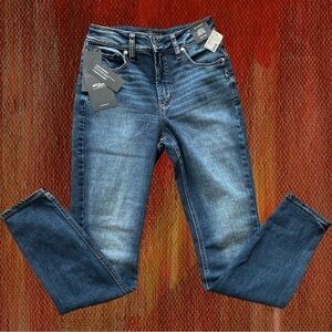 SILVER JEANS CO Women’s Avery Skinny Jeans